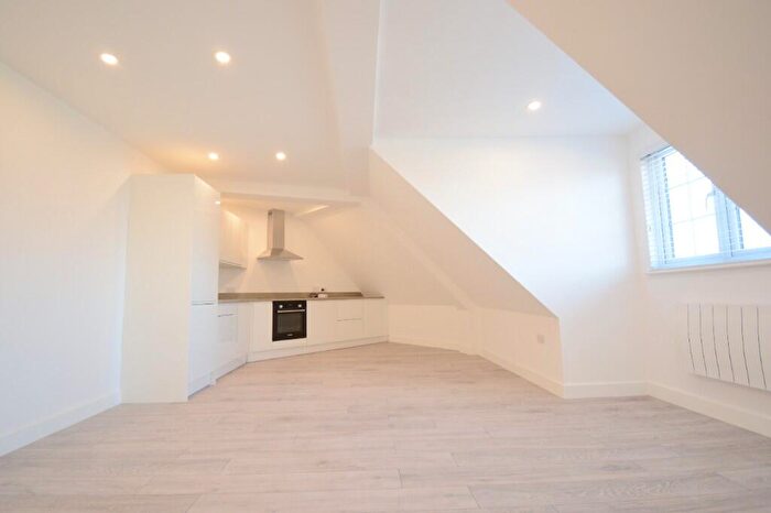 2 Bedroom Flat To Rent In Watling Avenue, Burnt Oak, Middlesex, HA8