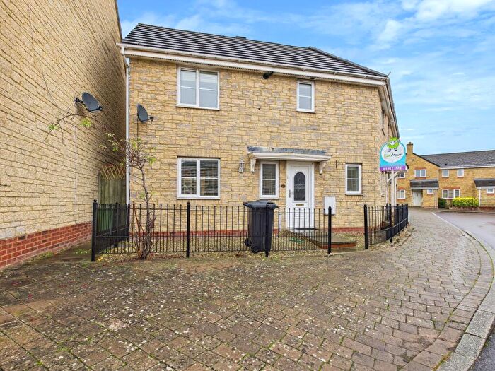 3 Bedroom Semi Detached House To Rent In Gable Close, Swindon, SN25
