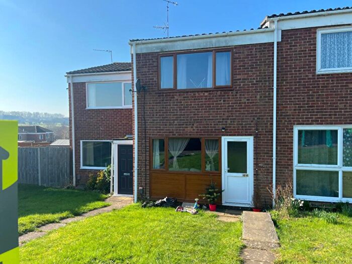 2 Bedroom Town House For Sale In Valley Rise, Desborough, Kettering, NN14