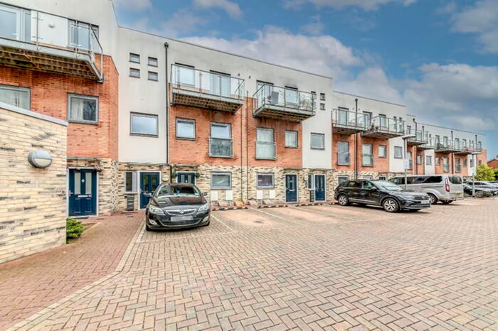 1 Bedroom Flat To Rent In Eastfields Road, Mitcham, CR4