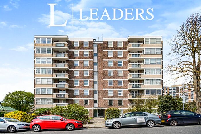 2 Bedroom Flat To Rent In Aylesbury, York Avenue, Hove, BN3