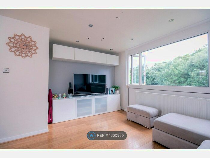 3 Bedroom Flat To Rent In Brent Lea, Brentford, TW8