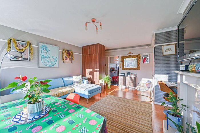 2 Bedroom Flat To Rent In Greenwich High Road, Greenwich, London, SE10