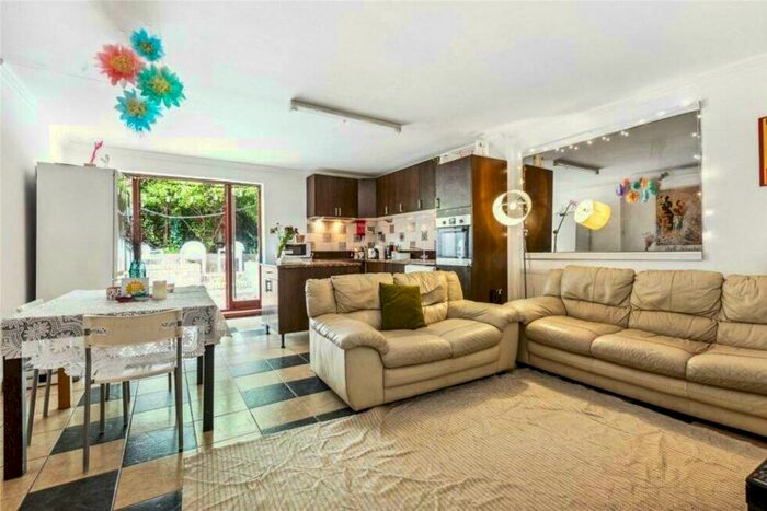 4 Bedroom House To Rent In Campfield Road, Hornsey, N8