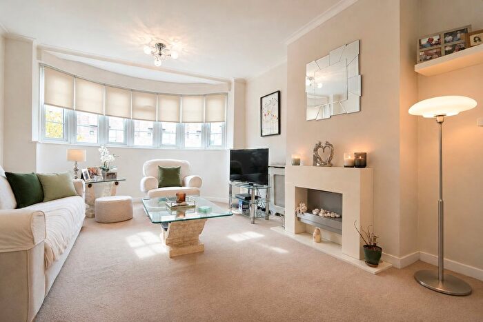 3 Bedroom Flat For Sale In Beaufort Park, London, NW11