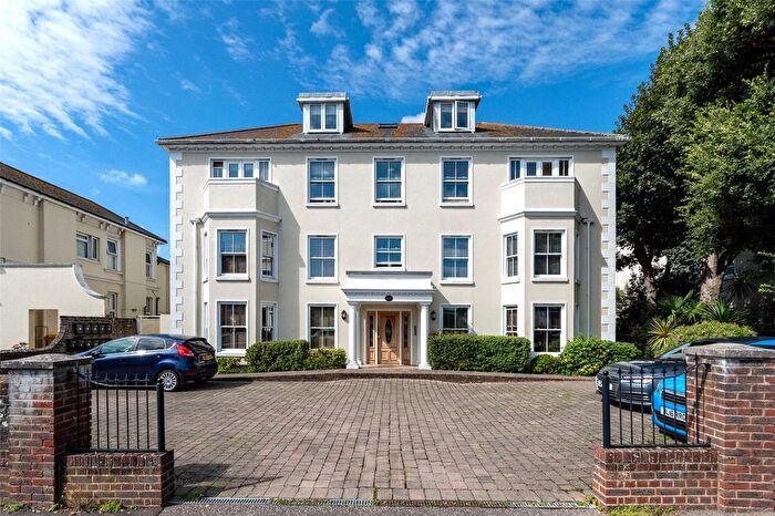 2 Bedroom Flat For Sale In Gratwicke Road, Worthing, West Sussex, BN11