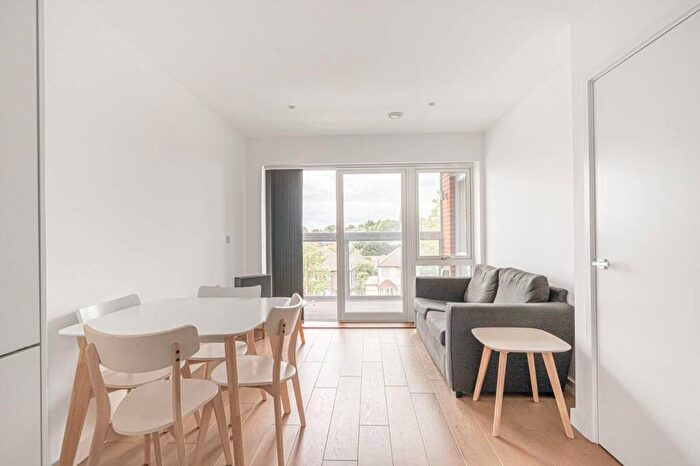 1 Bedroom Flat To Rent In Wilkinson Close, Cricklewood, London, NW2