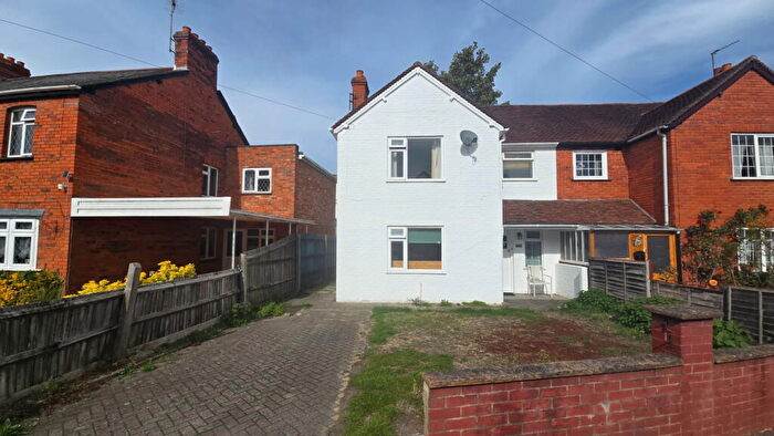 4 Bedroom Semi-Detached House For Sale In Mill Lane, Newbury, RG14