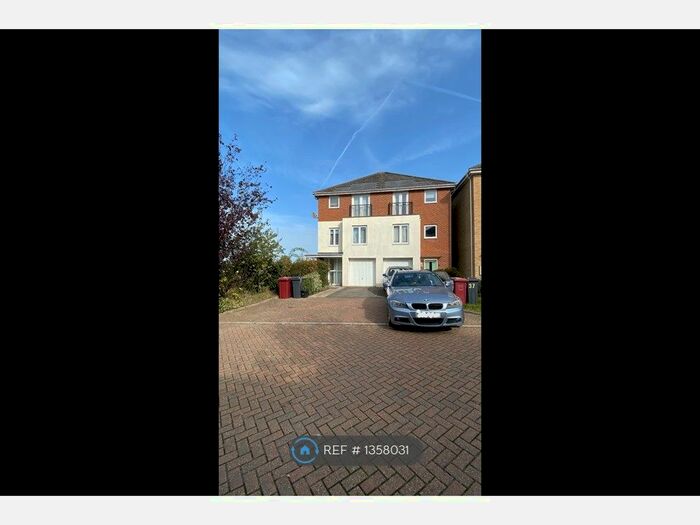 4 Bedroom Semi-Detached House To Rent In Regis Park Road, Reading, RG6