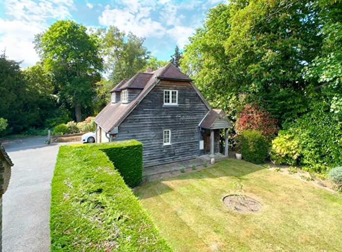 2 Bedroom Flat To Rent In Petworth Road, Chiddingfold, Godalming, GU8