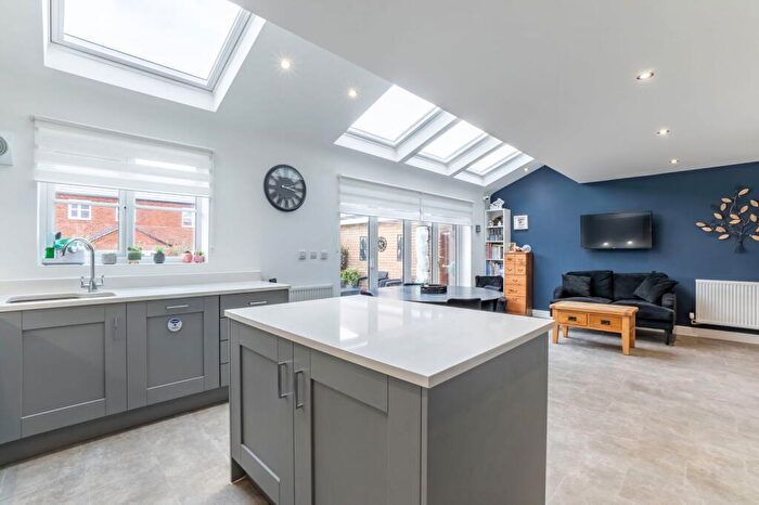 4 Bedroom Detached House For Sale In Oatlands Drive, Wixams, MK45