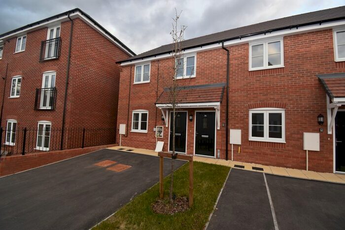 1 Bedroom Maisonette To Rent In Martin Drive, Common Lane, Kenilworth, CV8