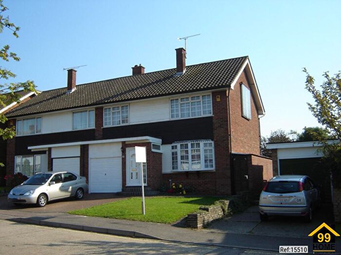 3 Bedroom Semi-Detached House To Rent In The Furlongs, Ingatestone, United Kingdom, CM4