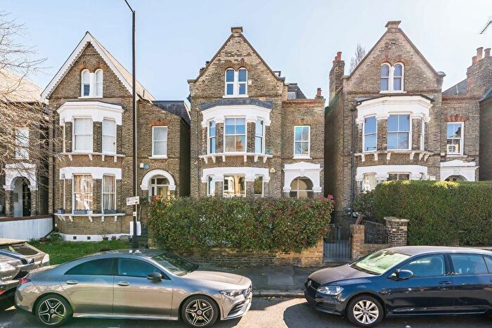 2 Bedroom Flat For Sale In Chelsham Road, London, SW4