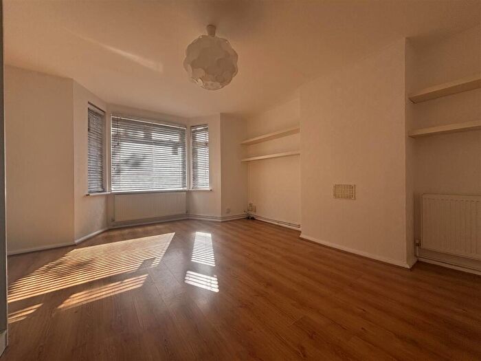 2 Bedroom Flat To Rent In Aboyne Road, Neasden, NW10
