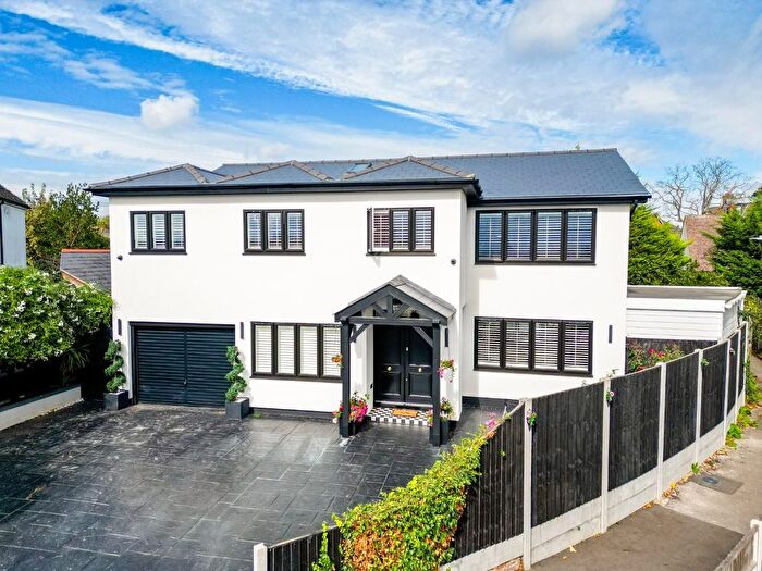 4 Bedroom Detached House For Sale In Warren Close, Rayleigh, SS6