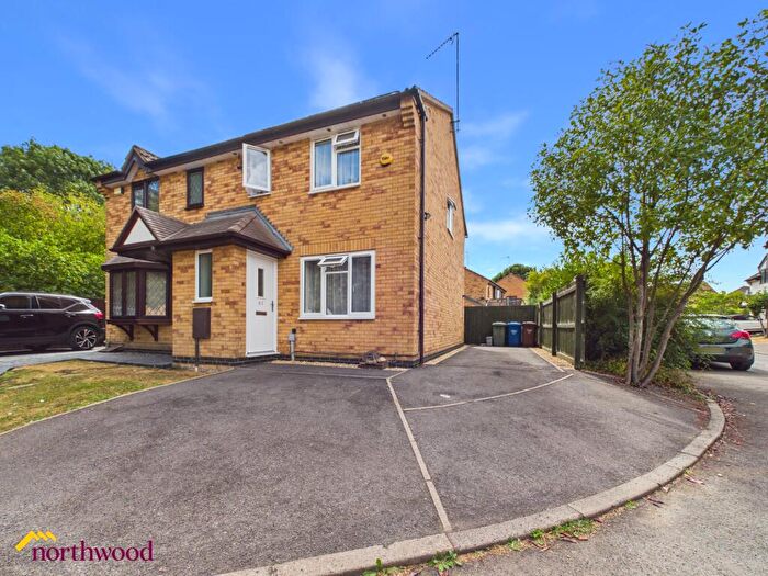 3 Bedroom Semi-Detached House For Sale In Winchester Close, Banbury, OX16