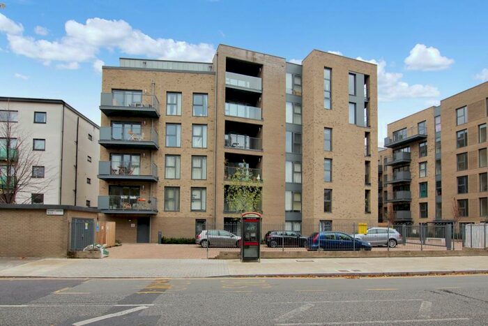 3 Bedroom Apartment To Rent In Green Lanes Walk, London, N4