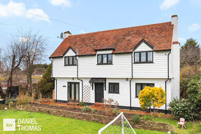 4 Bedroom Detached House For Sale In Hoe Lane, Waltham Abbey, EN9