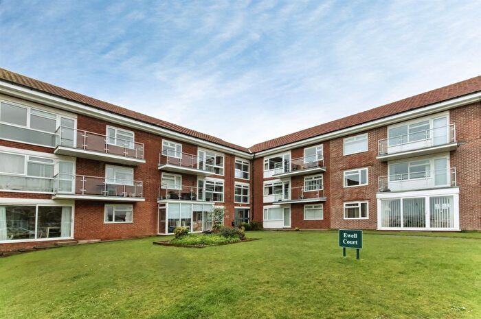 2 Bedroom Flat For Sale In Sutton Place, Bexhill-On-Sea, TN40