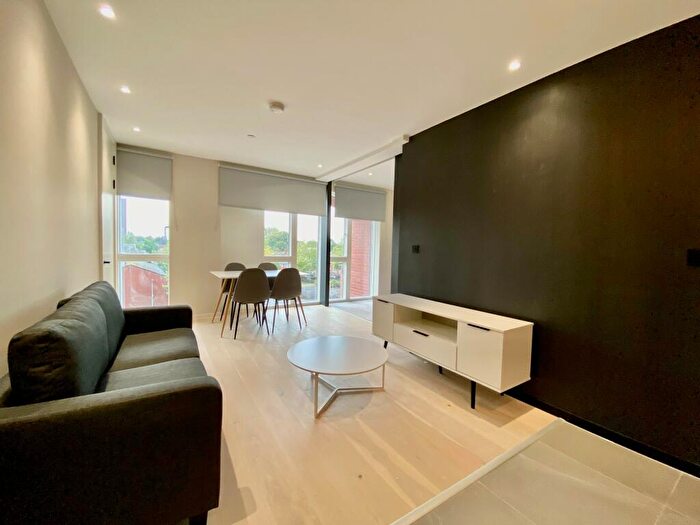 2 Bedroom Apartment To Rent In City Gardens, Spinners Way, Castlefield, M15