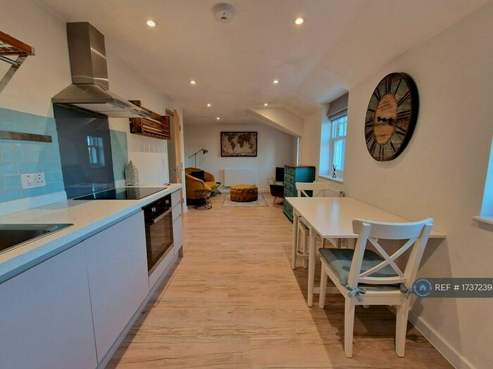 2 Bedroom Flat To Rent In St Mary's Row, Moseley, Birmingham, B13