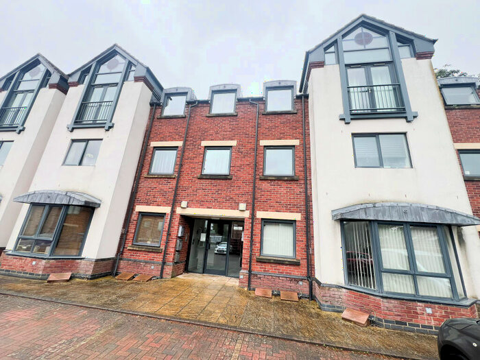 3 Bedroom Flat To Rent In Park View Apartments, Lincoln, LN6