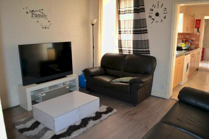 3 Bedroom House To Rent In Hubert Road, B29