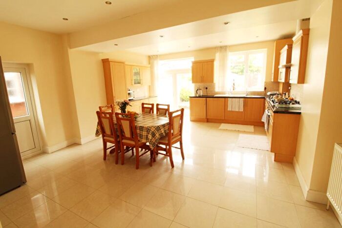 4 Bedroom Terraced House To Rent In Belgrave Gardens Oakwood, N14