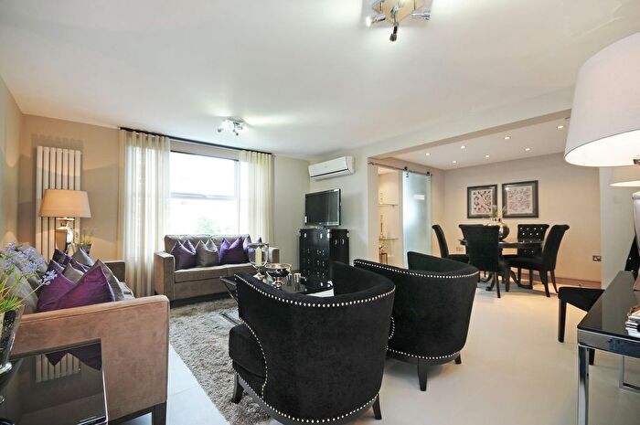 3 Bedroom Flat To Rent In St. Johns Wood Park, St Johns Wood, NW8
