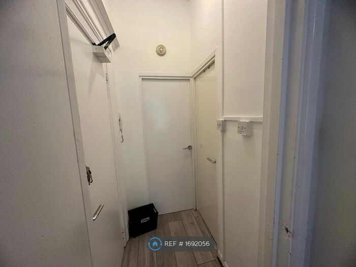 1 Bedroom Flat To Rent In Pen-Y-Lan Road, Cardiff, CF24