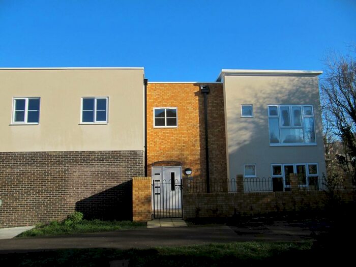 1 Bedroom Apartment To Rent In Close To Town Centre, RG21