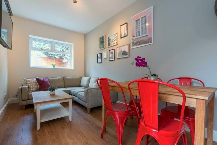 6 Bedroom Terraced House To Rent In Hudson Road, Portsmouth, PO5