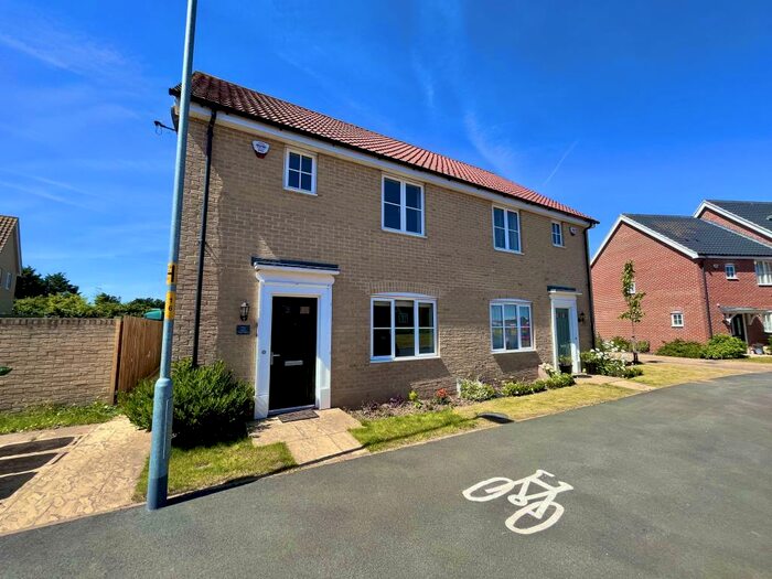 3 Bedroom Semi-Detached House To Rent In Hornbeam Road, North Walsham, NR28