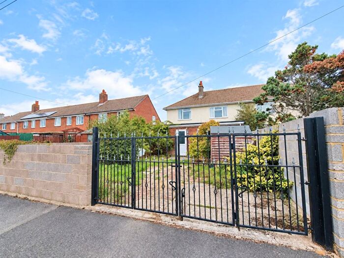 3 Bedroom Semi-Detached House For Sale In Nobes Avenue, Gosport, PO13