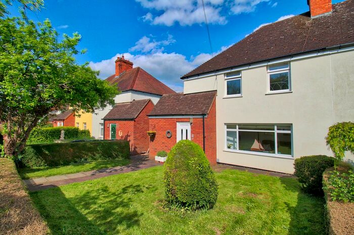 4 Bedroom Semi-Detached House For Sale In Evesham Road, Cleeve Prior, Evesham, WR11