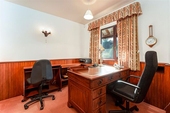 4 Bedroom Detached House For Sale In Manor Road, Adderbury, Banbury, OX17