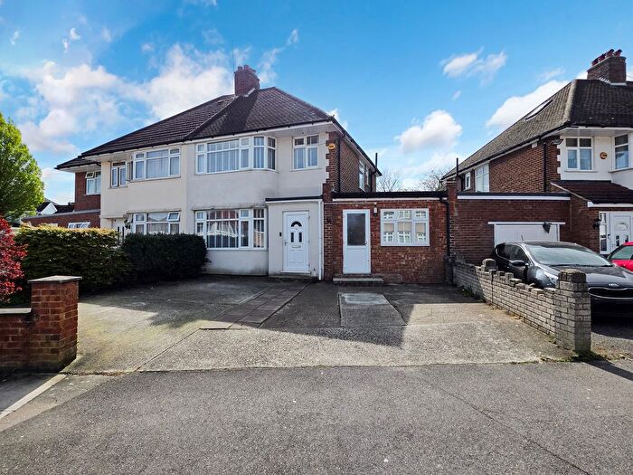 4 Bedroom Semi Detached House For Sale In Gledwood Gardens, Hayes, UB4