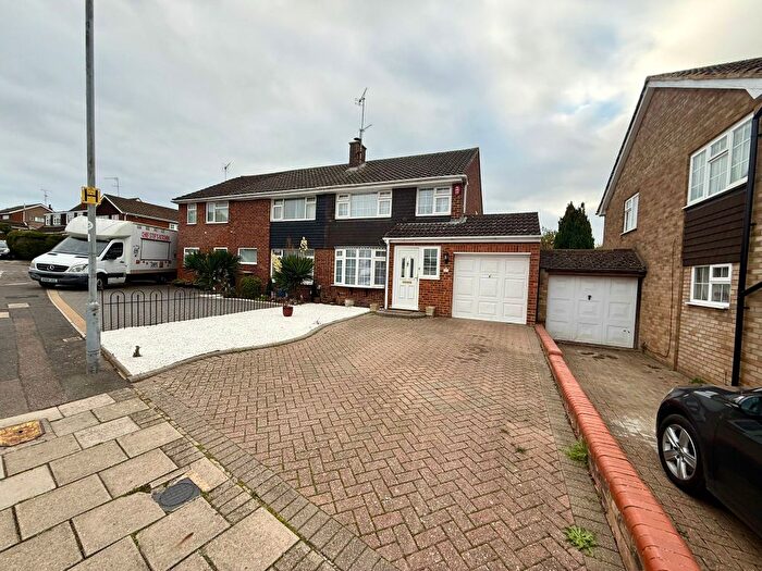 3 Bedroom Semi-Detached House To Rent In Hasketon Drive, Luton, LU4