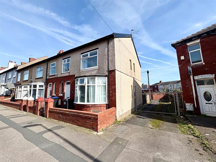 3 Bedroom End Of Terrace House For Sale In Warbreck Drive, Blackpool, Lancashire, FY2