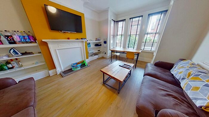 5 Bedroom Terraced House To Rent In Estcourt Avenue, Headingley, Leeds, LS6