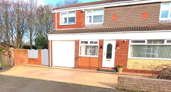 4 Bedroom Semi Detached House For Sale In Hillcrrest, North Seaton, Ashington, NE63