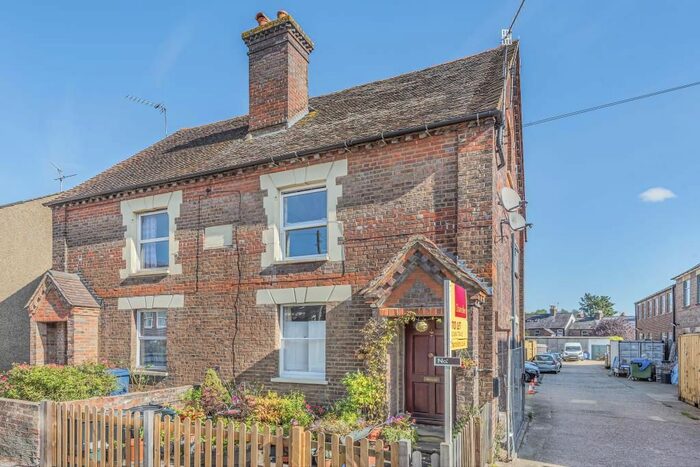 1 Bedroom Flat To Rent In Townsend Road, Chesham, HP5