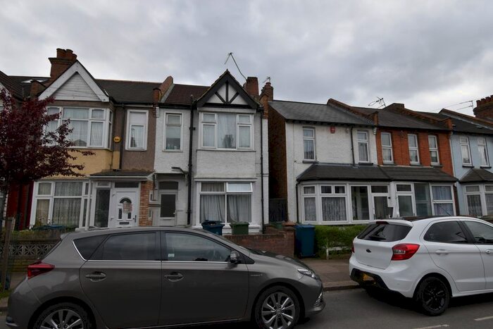 2 Bedroom Flat For Sale In Gordon Road, Harrow, HA3