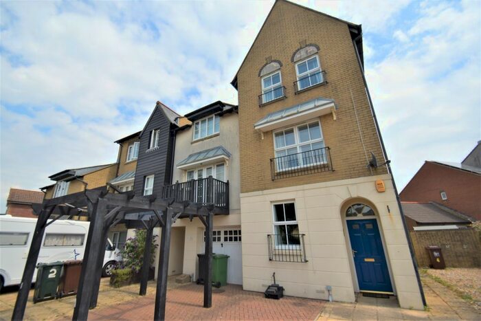 4 Bedroom Town House To Rent In Admiralty Crescent, Eastbourne, BN23