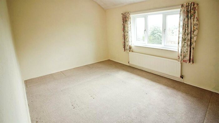 3 Bedroom Terraced House For Sale In Leadwell Lane, Rothwell, Leeds, LS26