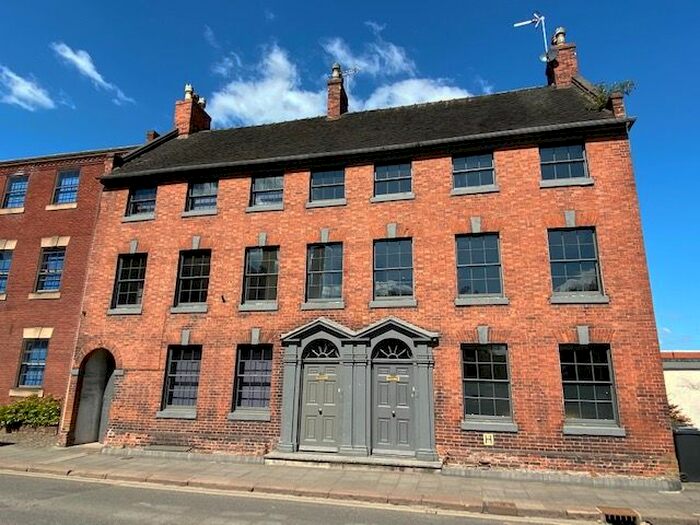 4 Bedroom Town House To Rent In High Street, Burton-On-Trent, DE14