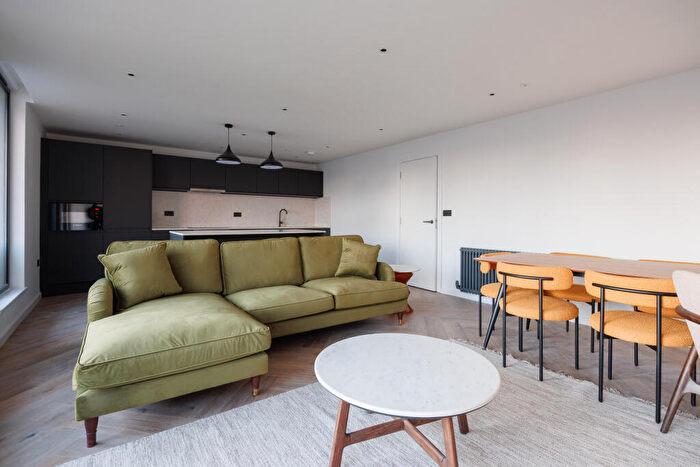 3 Bedroom Apartment To Rent In Waterson Street, London, E2