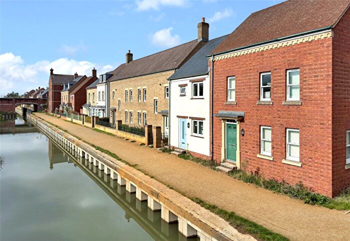 3 Bedroom Semi-Detached House For Sale In Mattocks Path, East Wichel, Swindon, Wiltshire, SN1
