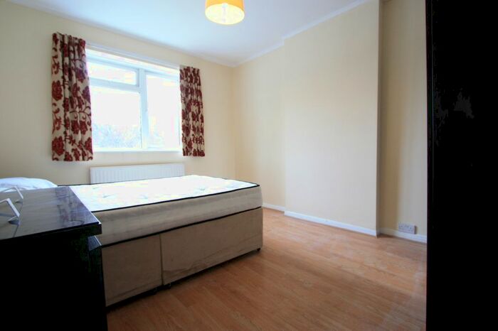 1 Bedroom Flat To Rent In Grove Road, Mitcham, CR4